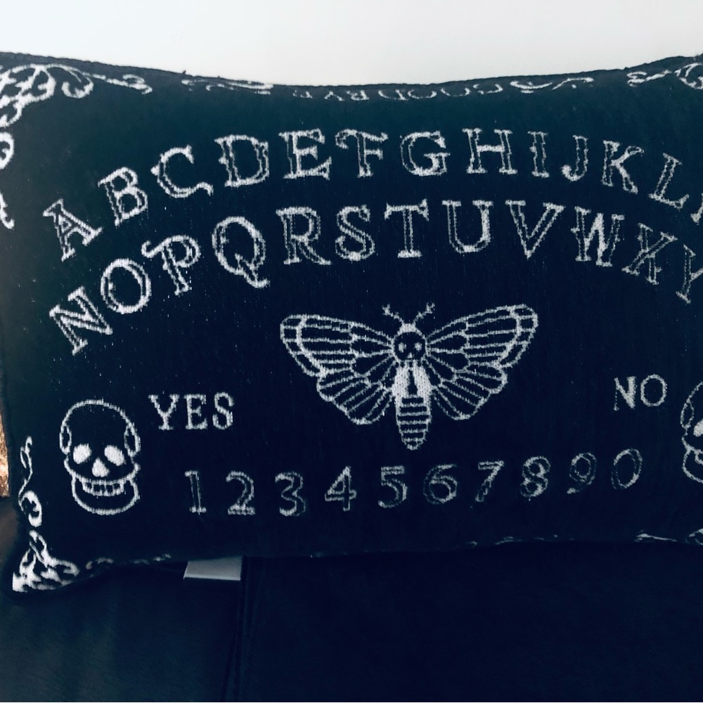 π π» HALLOWEEN Two Piece Ouija board Set- Pillow and Table or Couch Runner - Picture 7 of 7